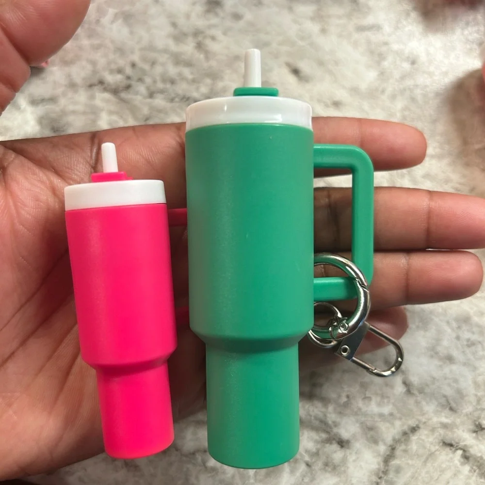 Green Cup Keychain - Picture 2 of 4